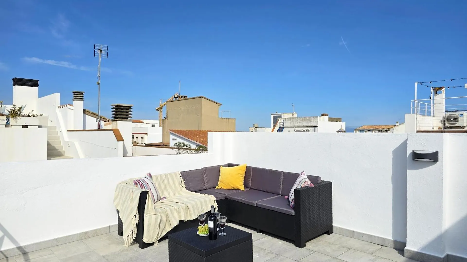 L' Escala Holiday Apartment In Central L Escala