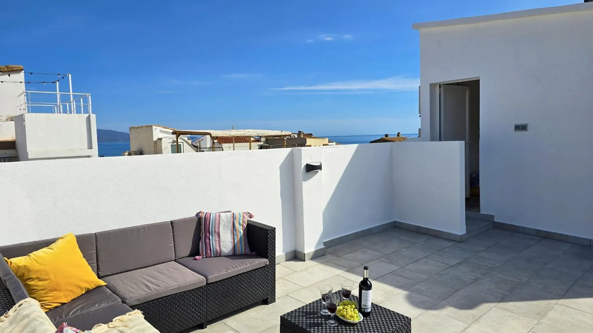 L' Escala Holiday Apartment In Central L Escala